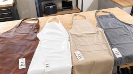 Tablier de travail : cuir, PVC, coton ou polyester &mdash; quelle mati&egrave;re r&eacute;siste vraiment ?