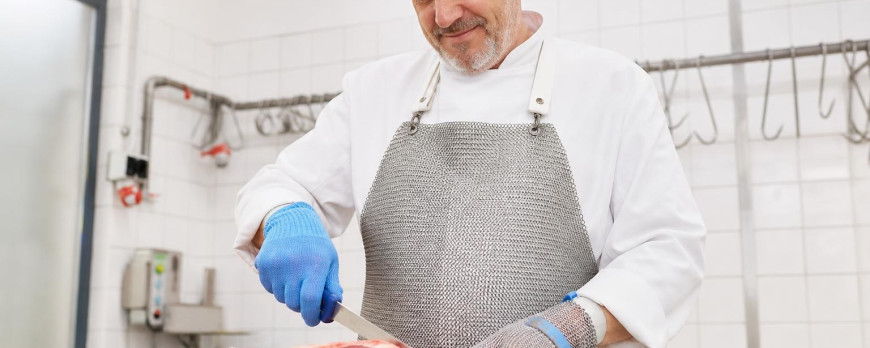Gants anti-coupure : quel niveau pour bouchers et cuisiniers ?